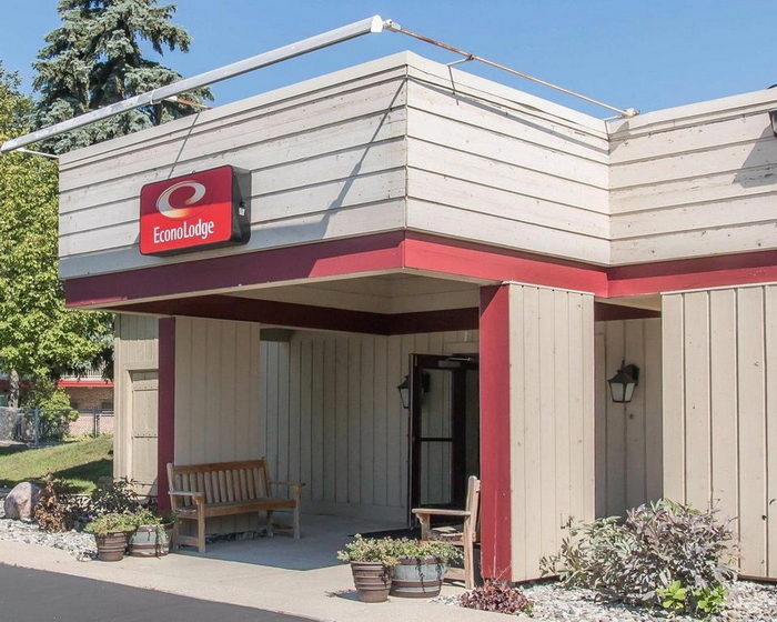 Midland Motor Inn (Executive House Motor Lodge) - Historical Web Site Listing (newer photo)